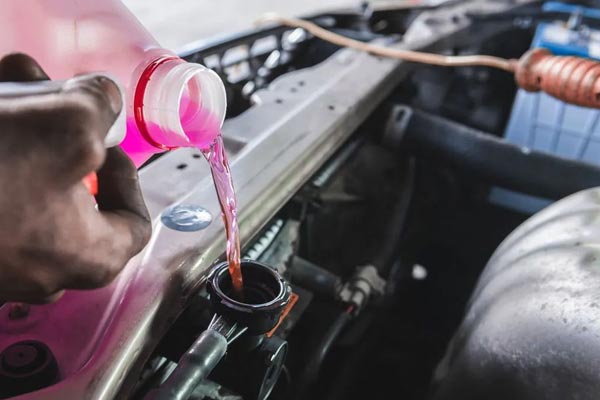 Liquido di raffreddamento: manutenzione invernale dei fluidi dell'auto